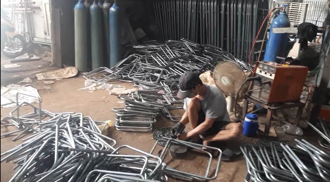 Xuong-san-xuat-ban-ghe-inox